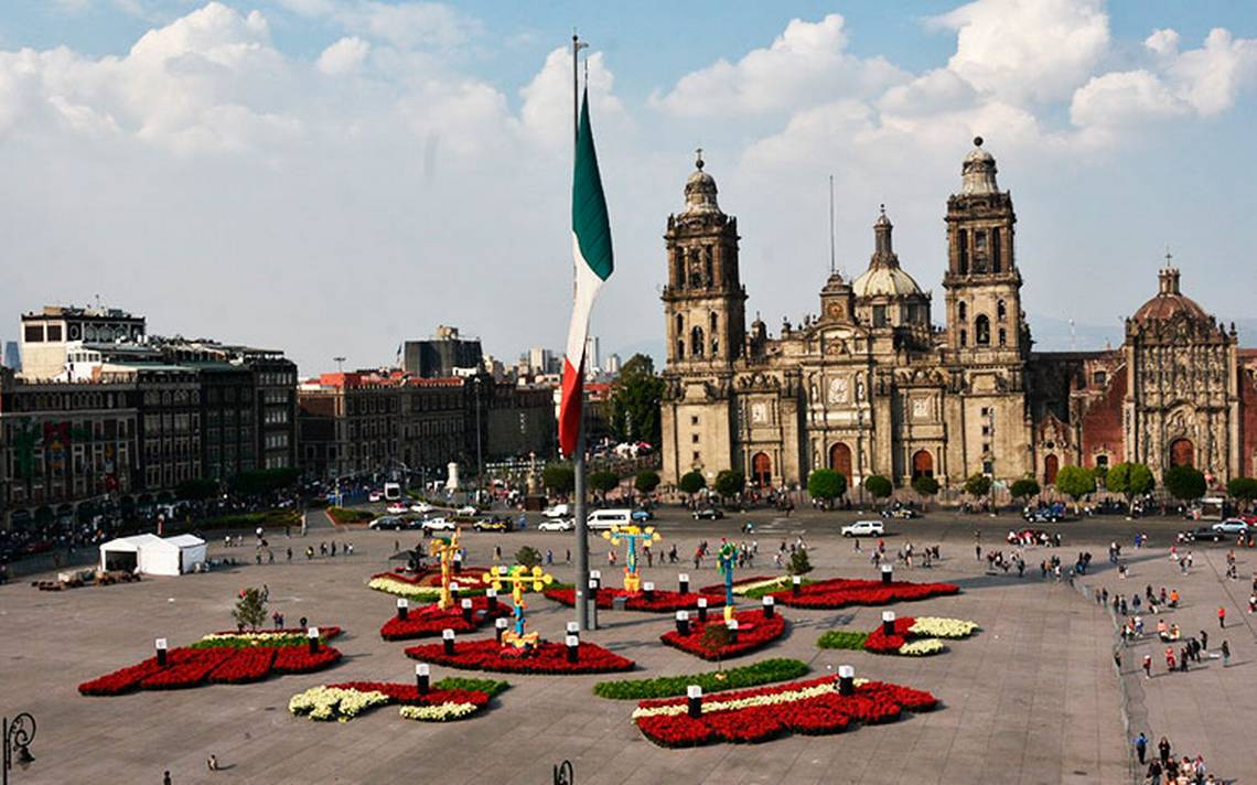 Jardín Navideño de los años 40 reemplaza pista de hielo en el Zócalo de la CDMX.