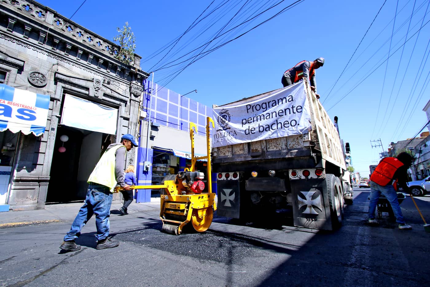 Más de 89,217 mts. cuadrados repavimentados en Toluca y contando