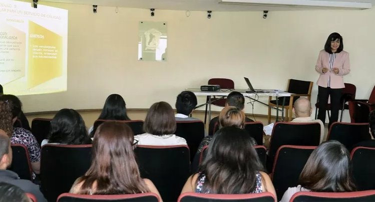 Toluca imparte capacitación a pequeños comerciantes