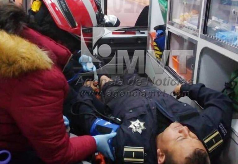 Toro escapa de rastro y cornea a un policía en Zinacantepec