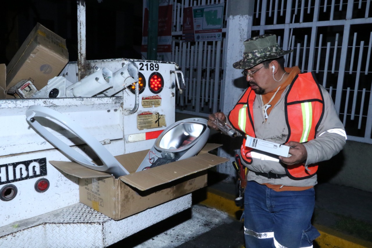 La Dirección General de Servicios Públicos ha dado mantenimiento, rehabilitado o sustituido 12 mil 699 luminarias en Toluca