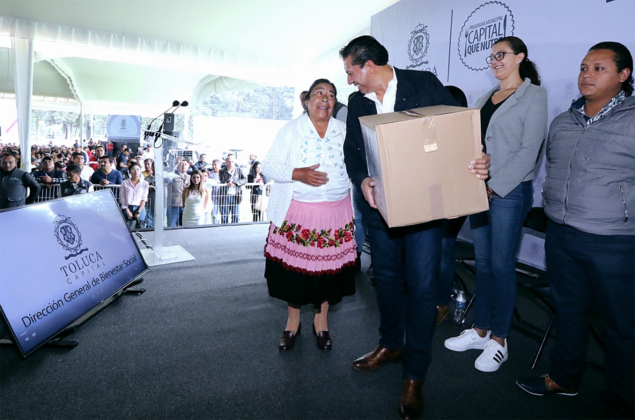 Entrega Ayuntamiento de Toluca 15 mil canastas alimentarias