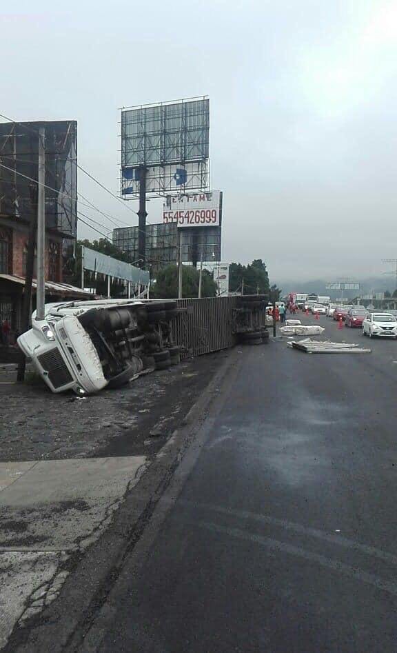 Vuelca tráiler en la México- Toluca