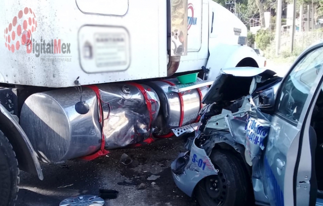Toluca-Tenango: choca tráiler contra auto particular