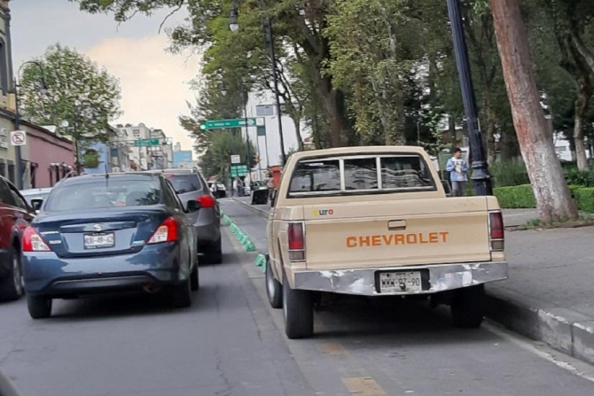 Ciclovías son utilizadas como estacionamiento en Toluca