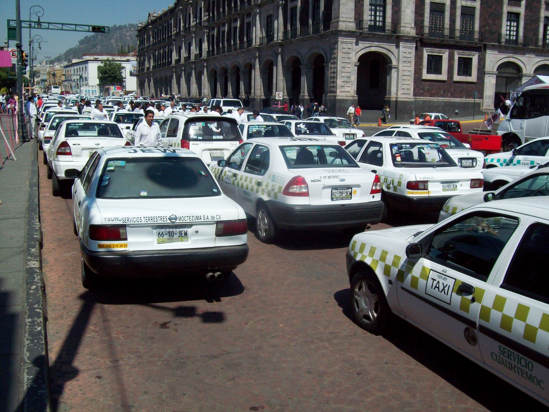 Anuncian vialidades y autopistas que serán tomadas por taxistas en Toluca