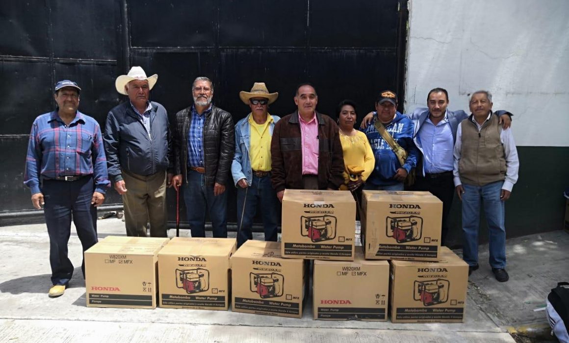 Agricultores toluqueños reciben motobombas