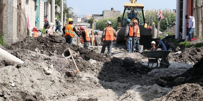 Da inicio pavimentación de nuevas calles, banquetas y drenaje en Toluca