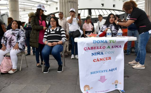 Donan cabello para niños con cáncer
