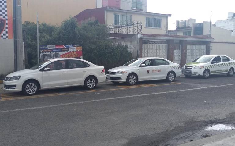 Opera base de taxis irregular con ruta Toluca – CDMX en la capital mexiquense