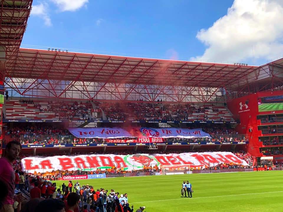 Toluca Fc tendrá que pagar multa por enormes mantas desplegadas contra América
