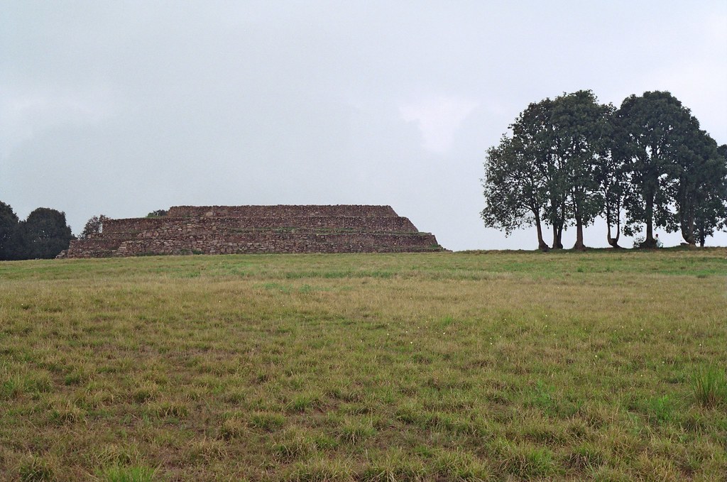 Zona Arqueológica de Huamango en Acamabay, «Lugar donde tallan madera»
