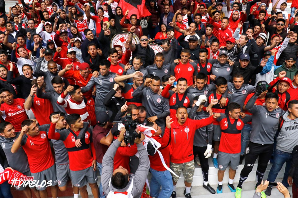 Afición y jugadores del Toluca FC van juntos por la victoria ante Morelia