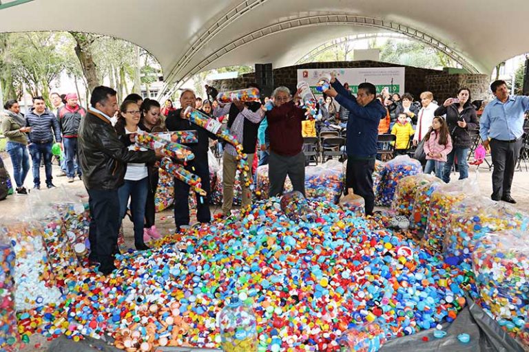 Lugares para donar ropa, tapitas de plástico y cabello en Toluca