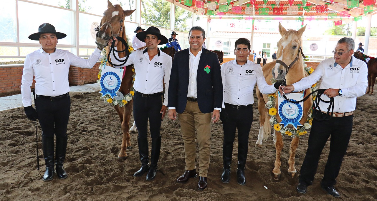 Toluca jubila a caballos que brindaban equinoterapias a niños con discapacidad