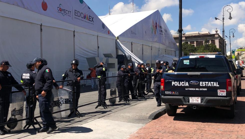 Sitian Palacio de Gobierno y el SEIEM por normalistas de Teneria