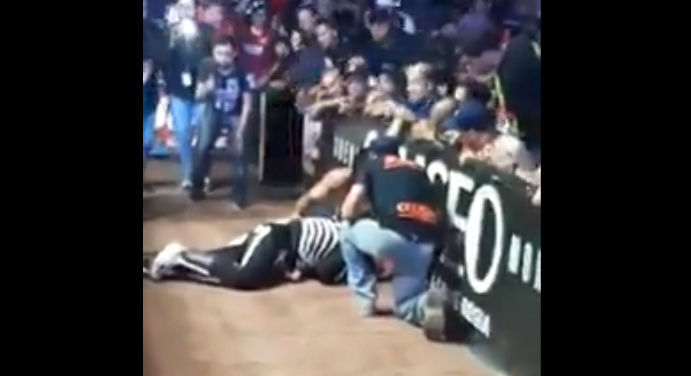 Video: Accidente de la Parka en plena lucha