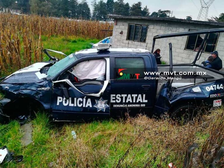Patrulla Estatal vuelca en libramiento Bicentenario