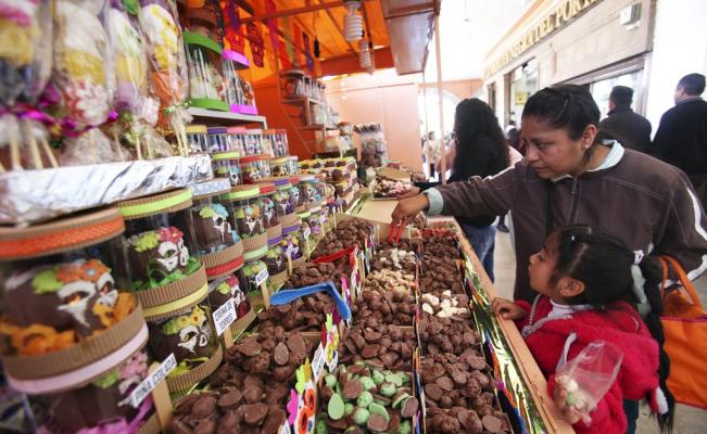 Toluca invita a los asistentes de la Feria del Alfeñique a llevar recipientes o bolsas ecológicas