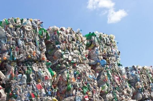 2% de plástico se reutiliza