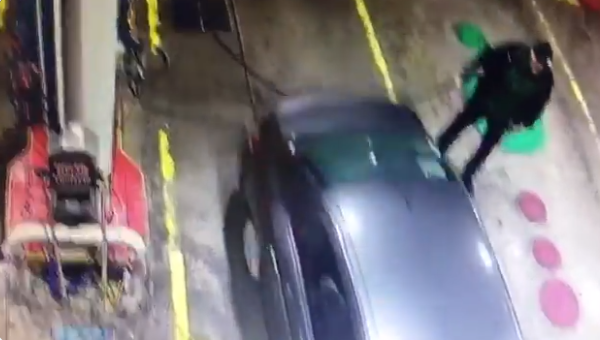 (Video) Así es como pidió 700 pesos de gasolina y huyó en Puebla