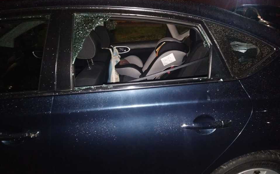 Delincuentes atacan más de 40 autos en bar de Metepec