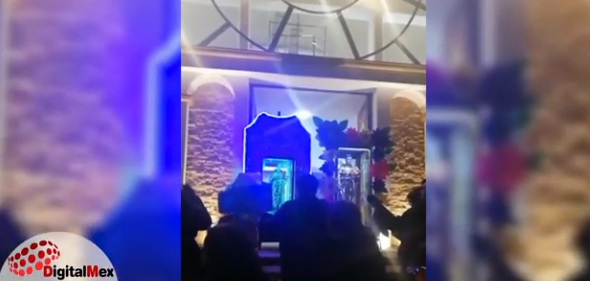 (Video) Cohete impacta vitrina de imagen patronal y estalla a unos metros en Calimaya