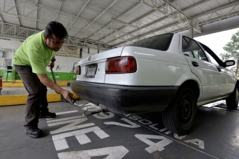 Autos de municipios deben verificar
