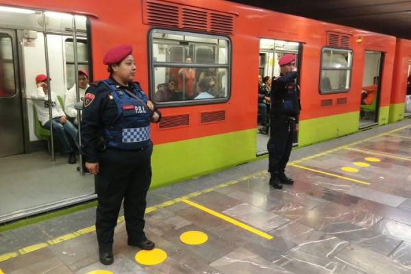 Usuario del metro ataca a mordidas a policia