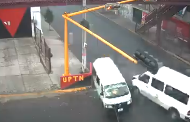 (Video) Captan terrible accidente en el Estado de México, se reporta un deceso