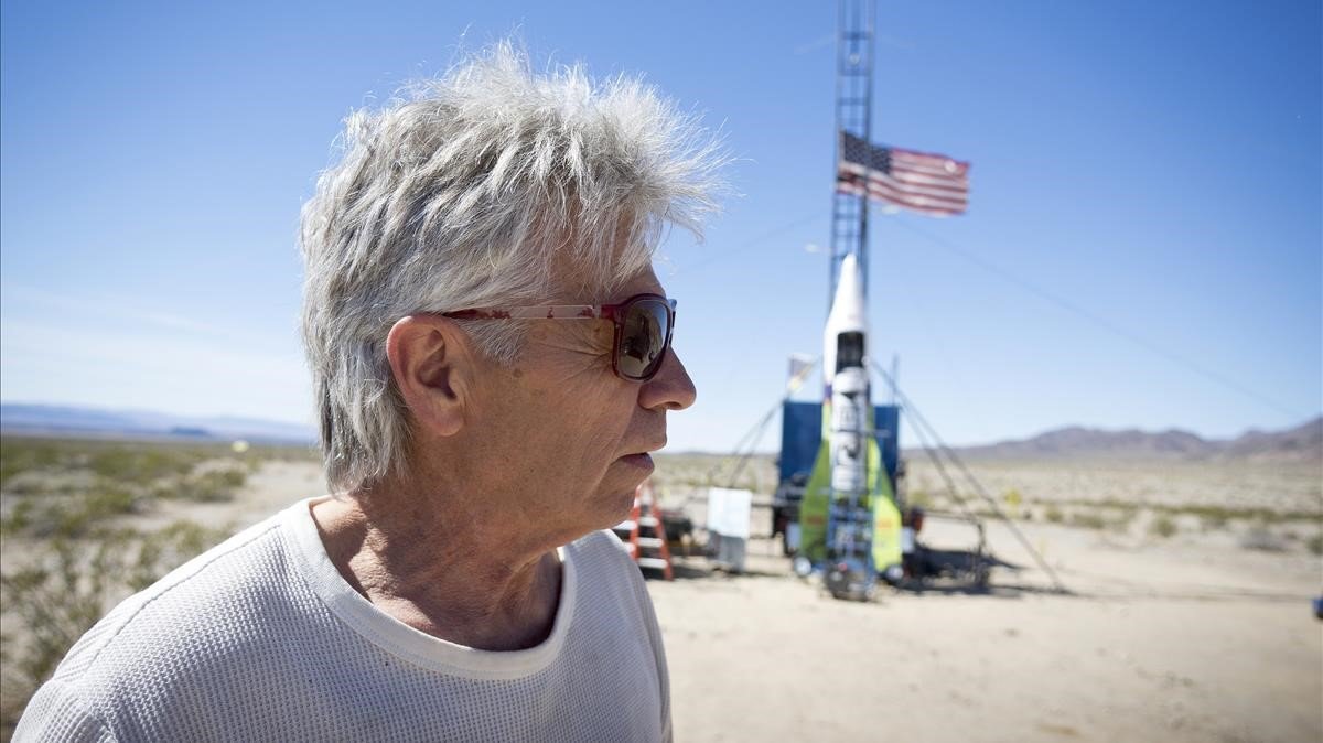 Hombre muere al estrellarse en cohete casero al intentar probar que la Tierra es plana