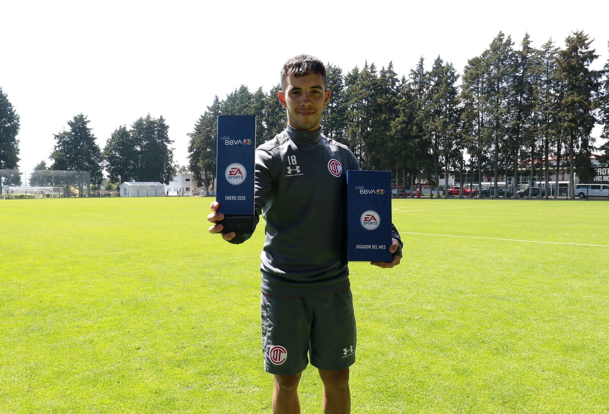 Leo Fernández jugador del mes Liga MX