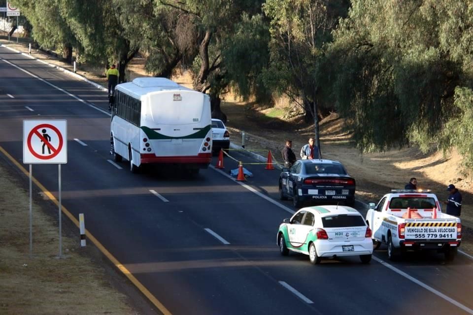 Mujer salta de autobus en movimiento para evitar asalto
