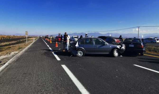 Se registra carambola de diez autos en Lerma