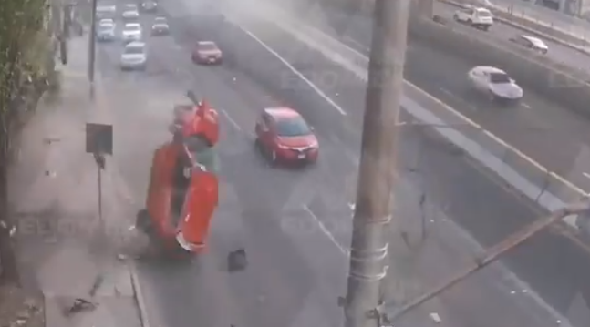 (Video) Cámaras del C5 EdoMéx captan fuerte accidente en Naucalpan