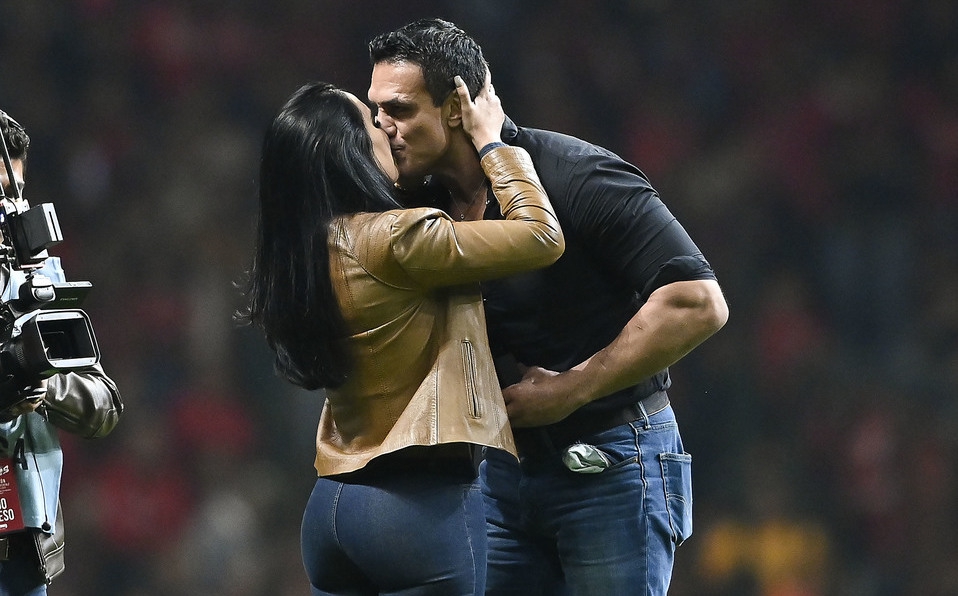 Propuesta de matrimonio en el Estadio Nemesio Diez