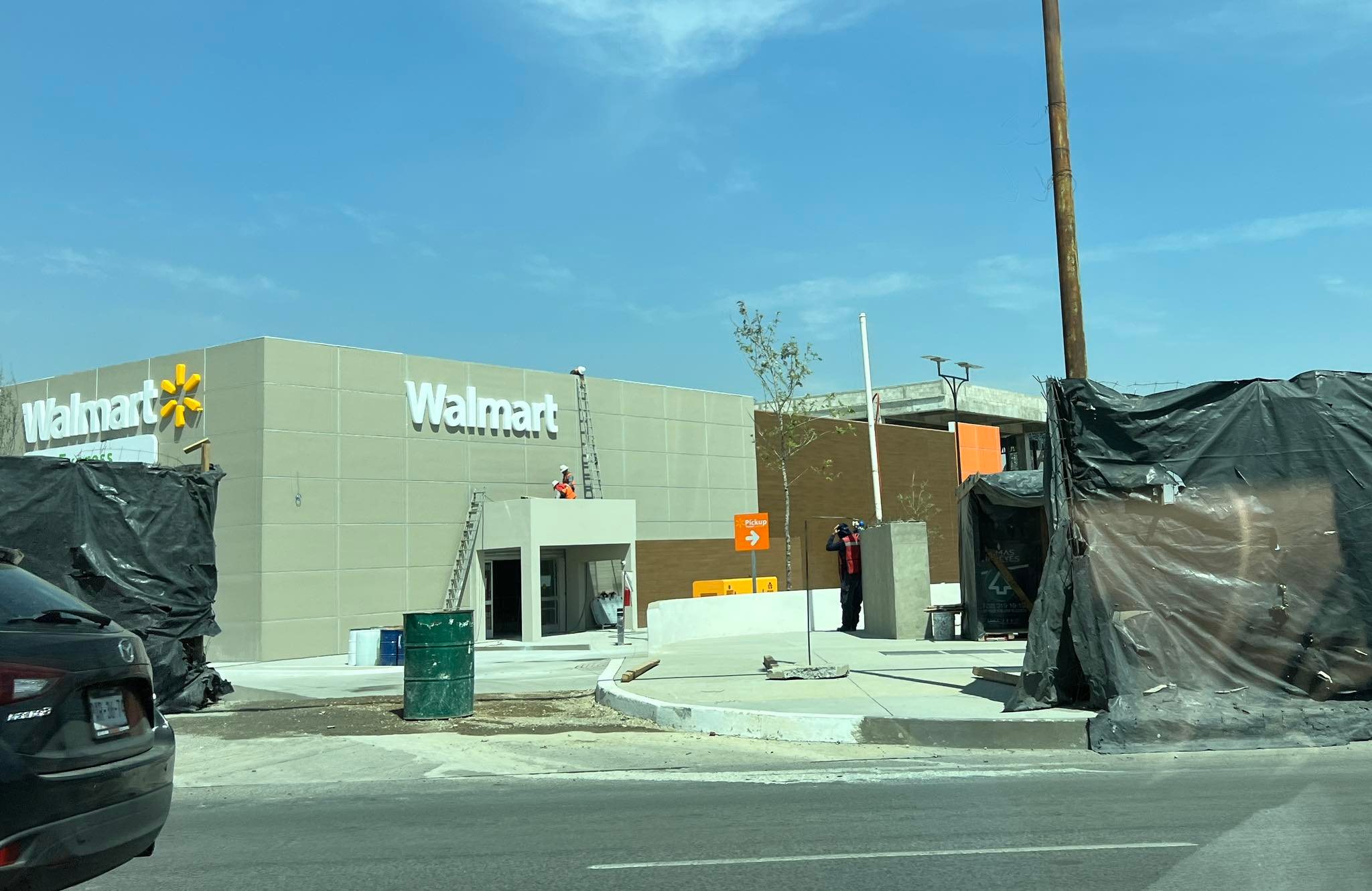 Punta Zero Nuevo Centro Comercial en Calimaya.