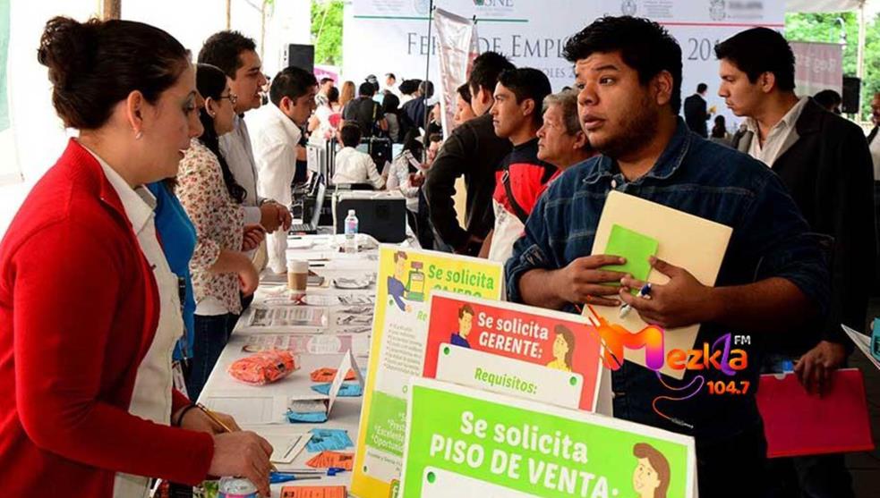 Asiste a la primera feria del empleo en Almoloya de Jáuarez