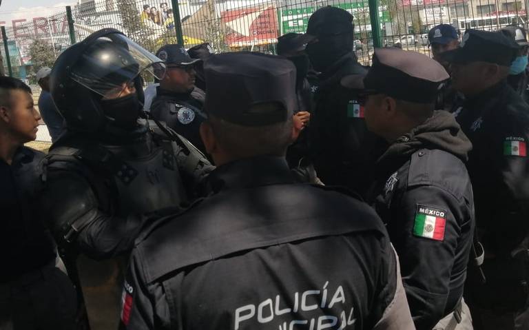 Operativo de retiro de comercio ambulante en Terminal de Toluca termina en riña