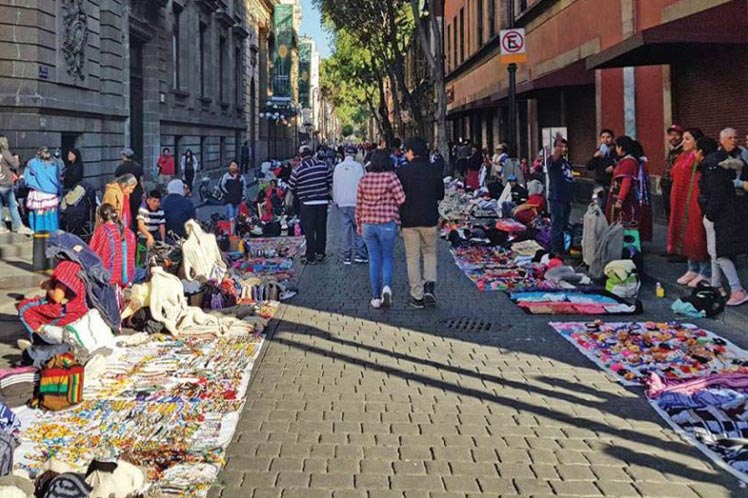 Locatarios siguen vendiendo a pesar de la emergencia sanitaria del Covid-19
