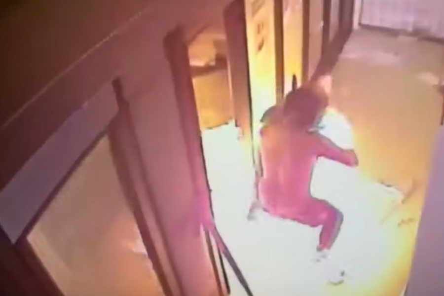 VIDEO || Sujeto queda en llamas por provocar incendio en FES Acatlán