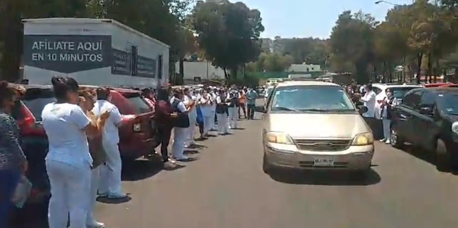 (Video) Así despiden a enfermero fallecido por Covid-19 en EdoMéx