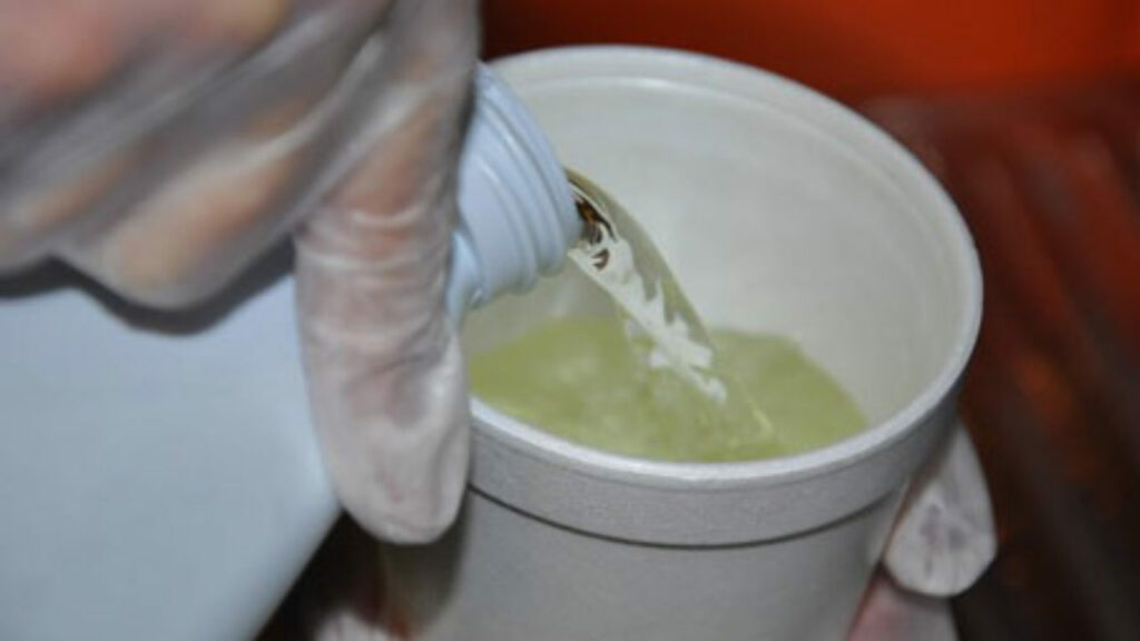 Hacen gárgaras con cloro para evitar Covid-19 y terminan en el hospital