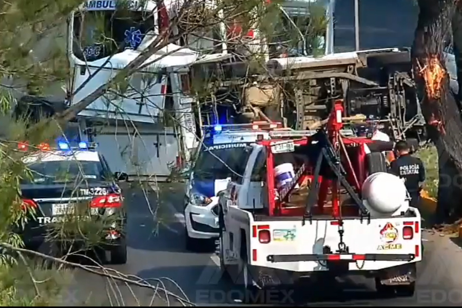 Camioneta sufre aparatoso accidente en EDOMÉX VIDEO