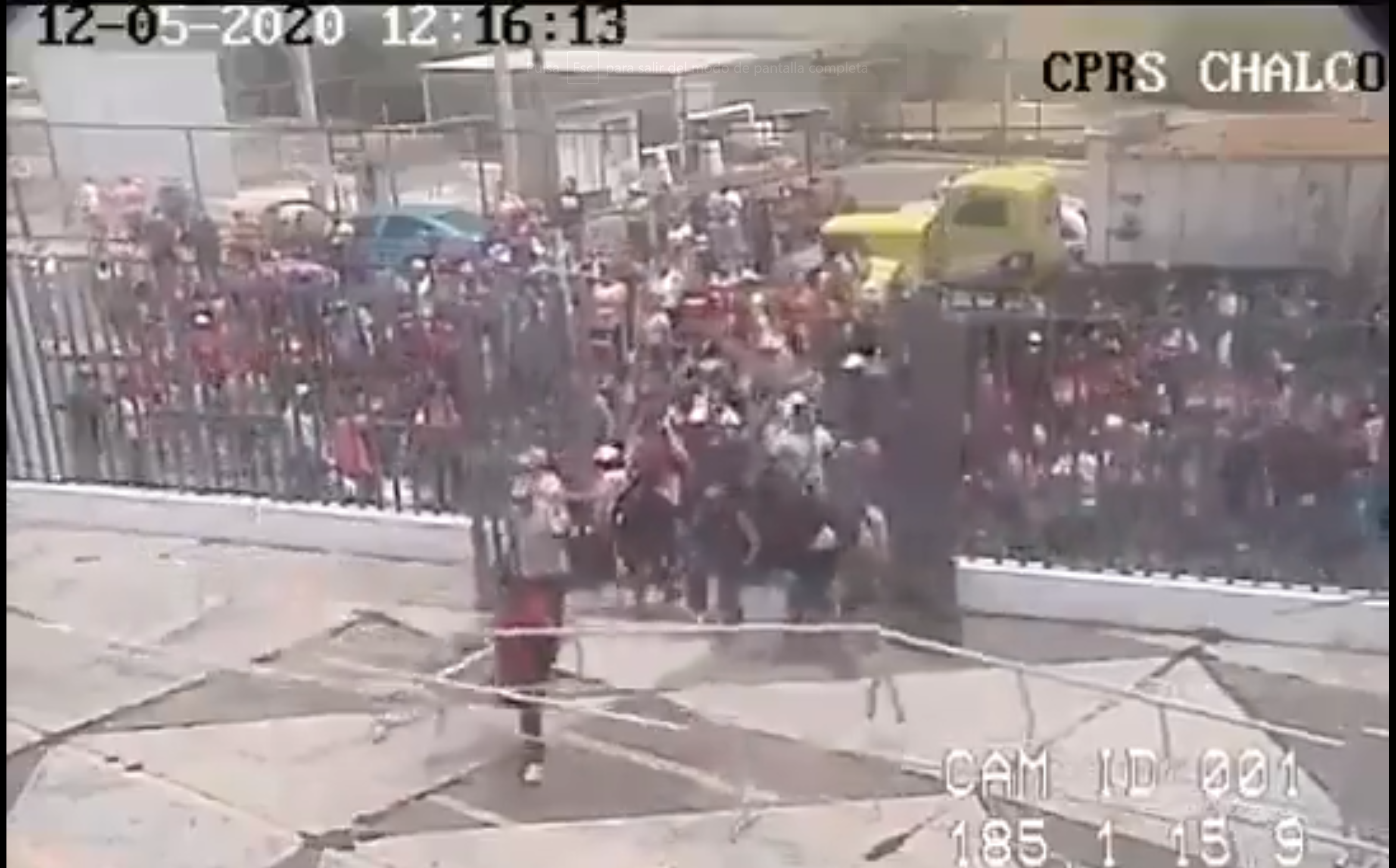 Familiares de reos intentan irrumpir en penal de Chalco