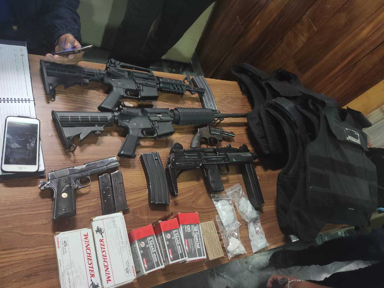 Hombre es detenido en Almoloya de Juárez con armas y drogas