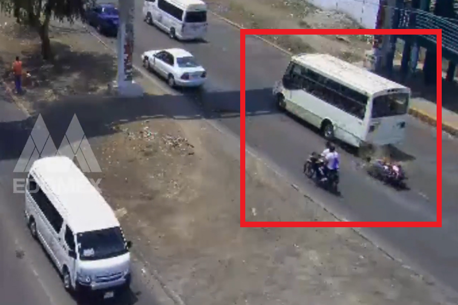 Motociclista se impacta contra microbús en EDOMÉX