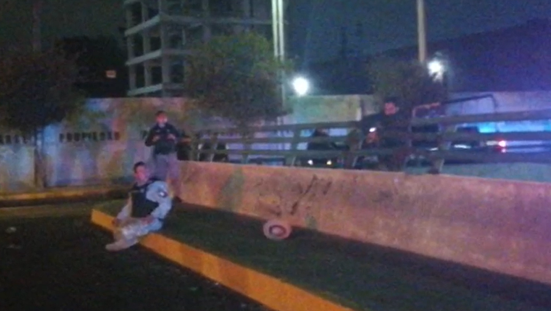 Policía Municipal de Toluca frustra suicidio || VIDEO