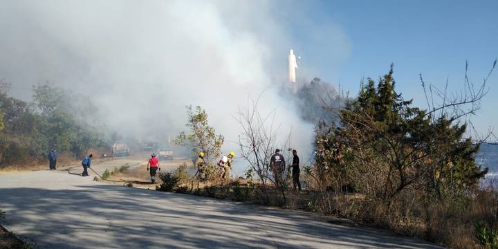 VIDEO || Fuerte incendio en el cerro del Cristo Rey, Tenancingo.