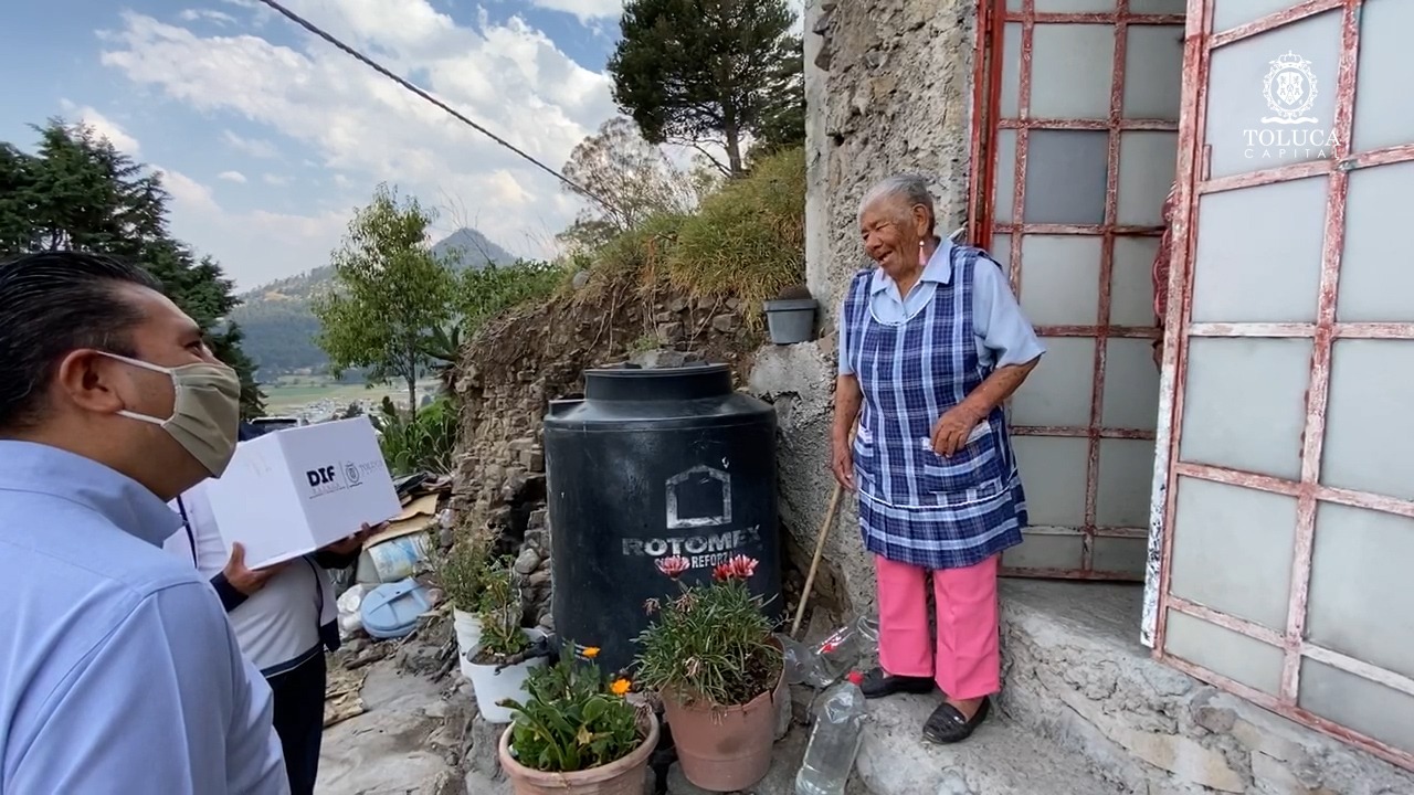 juan-rodolfo-sigue-entregando-apoyos-a-familias-mas-necesitadas-de-toluca